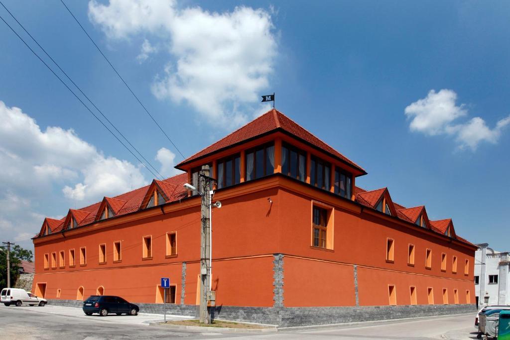 Hotel Majolika Модра Экстерьер фото