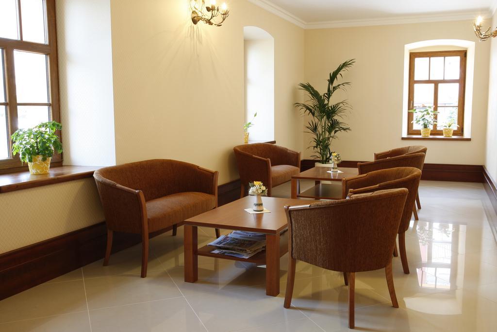 Hotel Majolika Модра Экстерьер фото