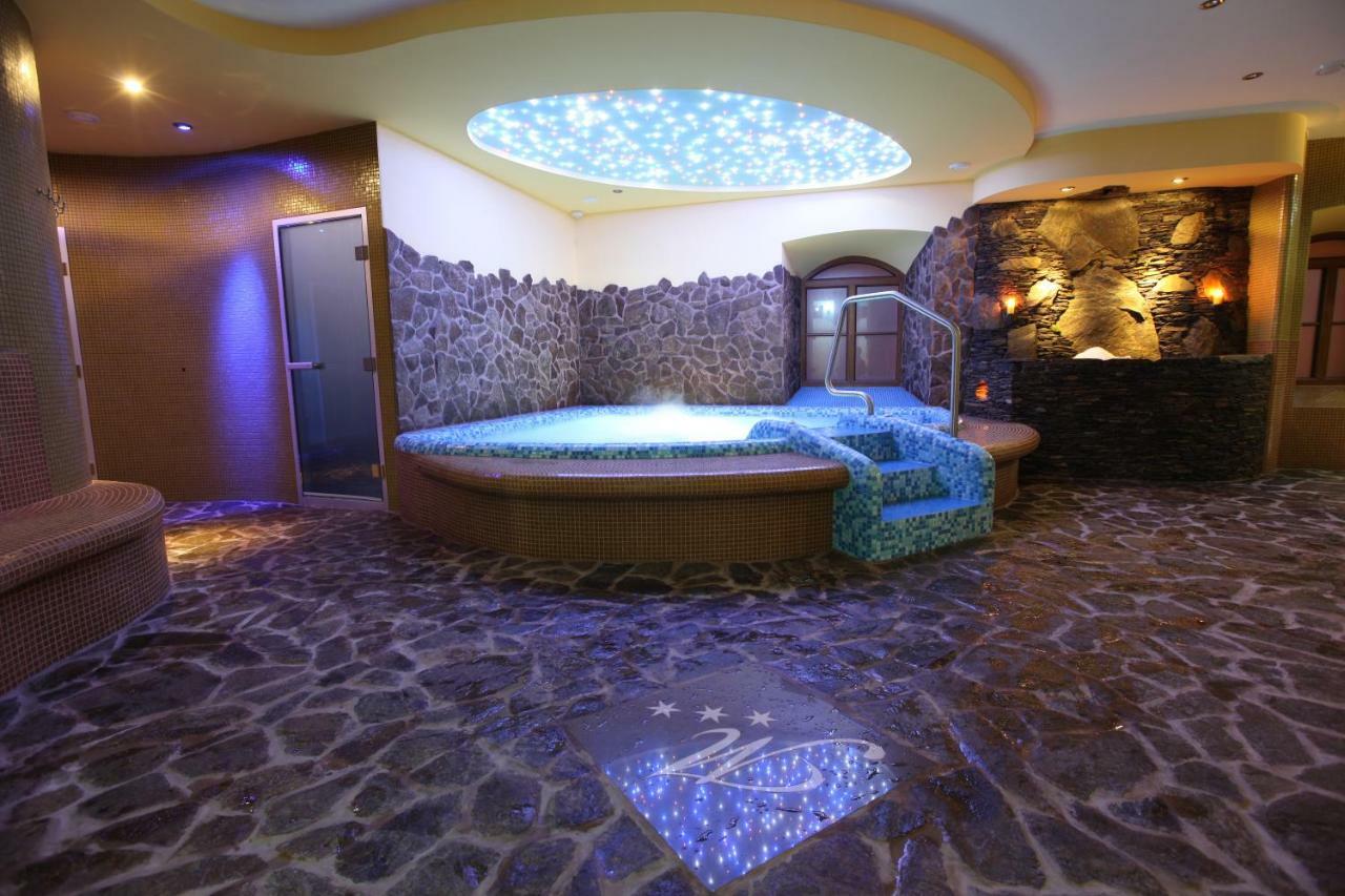 Hotel Majolika Модра Экстерьер фото